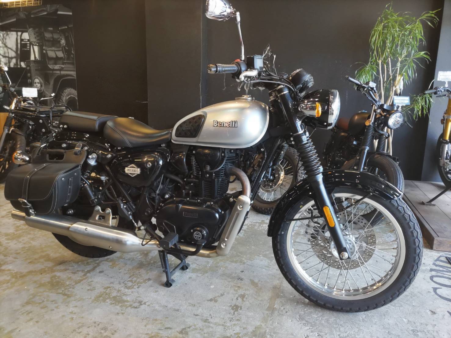 37c74e11-a459-4b8e-b7bc-2d4ca53ec7e7 ベネリ インペリアーレ400 - 画像 (1)